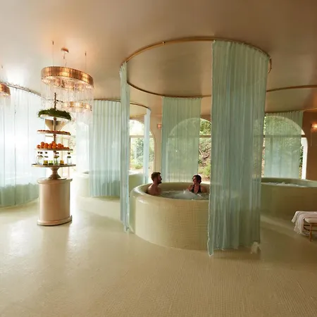 Brindos, Lac&château - Biarritz - Nouvelle Ouverture 5*